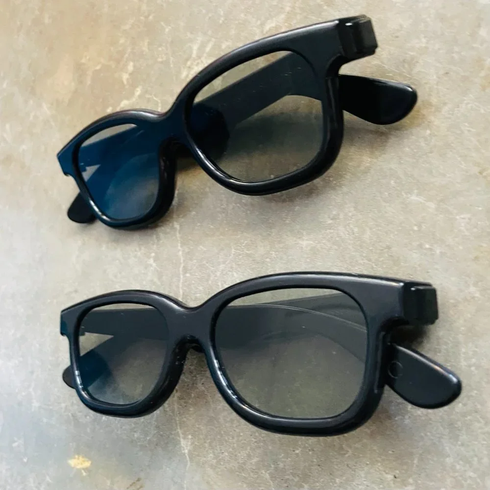 ⭐️ $10 - (BUNDLE OF 2) REALD 3D POLARIZED MOVIE THEATER GLASSES | REUSEABLE